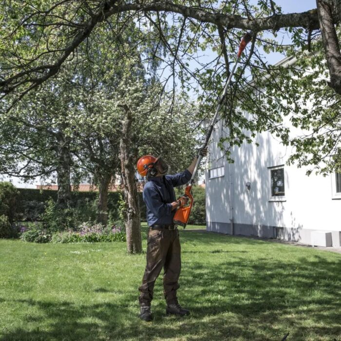 HUSQVARNA 120iTK4-P Cordless Pole Pruner - Image 2