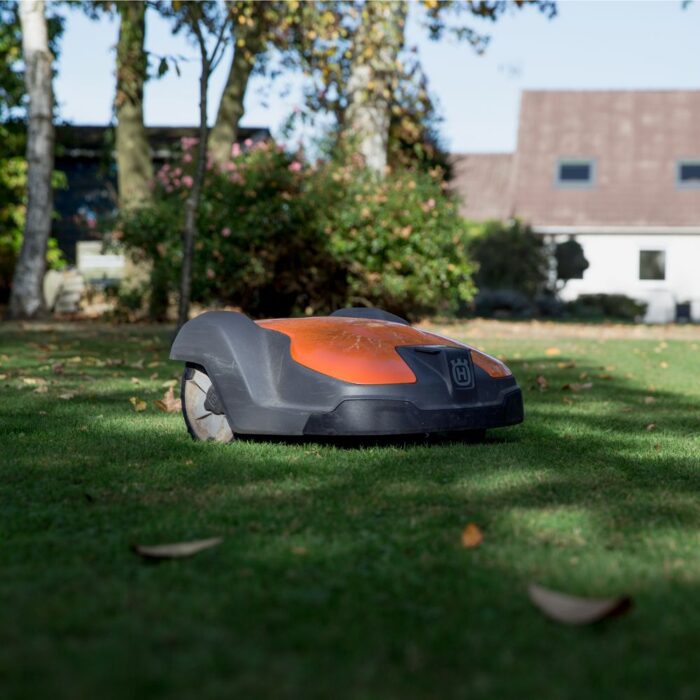 HUSQVARNA Automower® 520 Robotic Mower (physical wire)