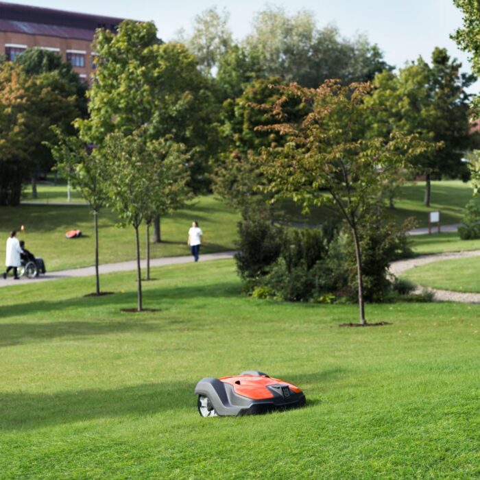 HUSQVARNA AM550 Robotic Mower
