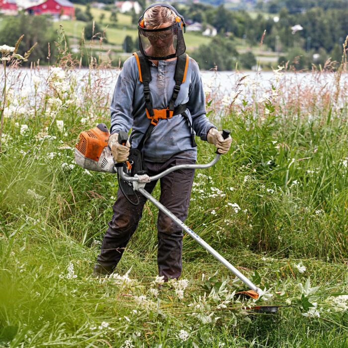 STIHL FS 240 C-E Petrol Brushcutter - Image 2