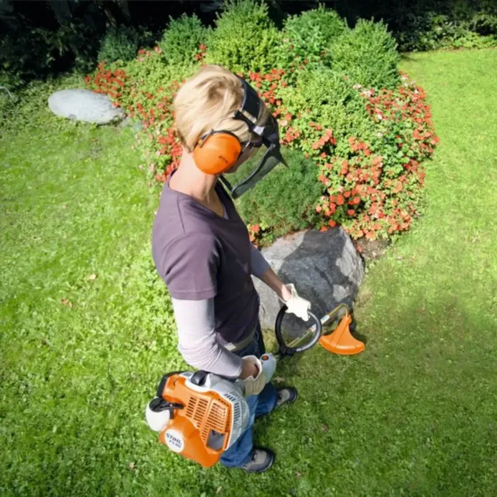 STIHL FS 40 Petrol Strimmer - Image 2