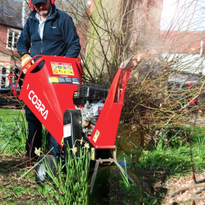 COBRA CHIP650L Petrol Wood Chipper - Image 2