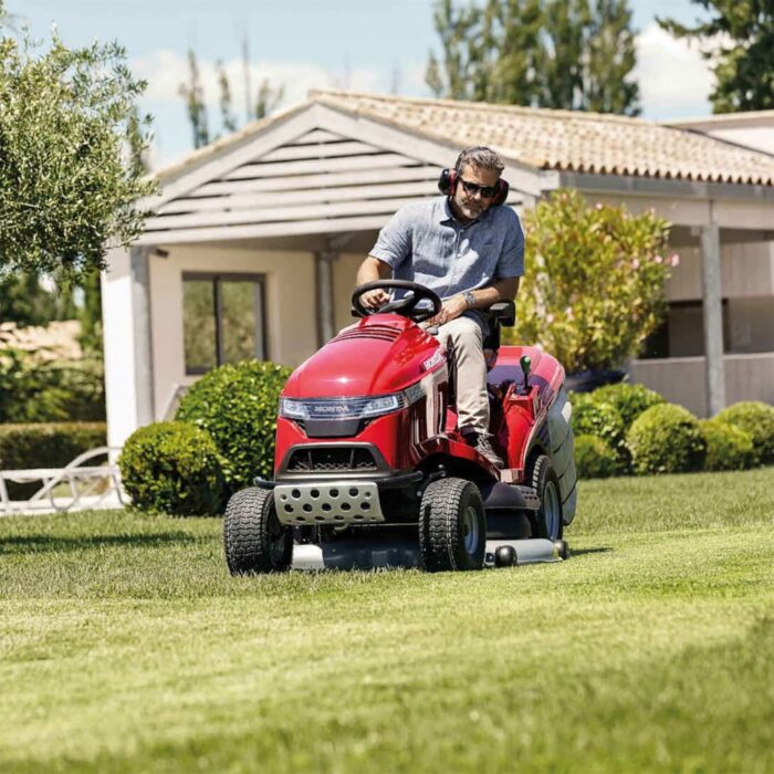 HONDA HF 2625 HTE Premium Petrol Lawn Tractor - Image 4