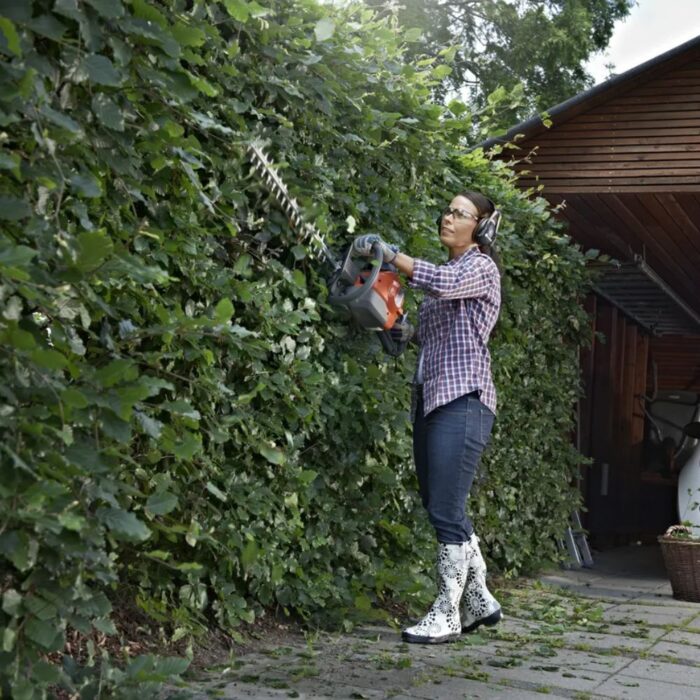 HUSQVARNA 122HD60 Petrol Hedge Trimmer - Image 2