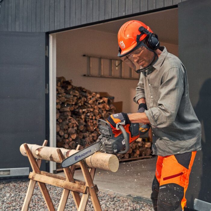 HUSQVARNA 225i Cordless Chainsaw - Image 3