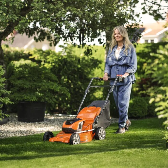 HUSQVARNA LC 142iS Cordless Lawn Mower - Image 2
