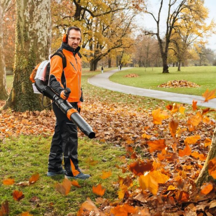 STIHL BR 450 C-EF Petrol Backpack Leaf Blower - Image 2