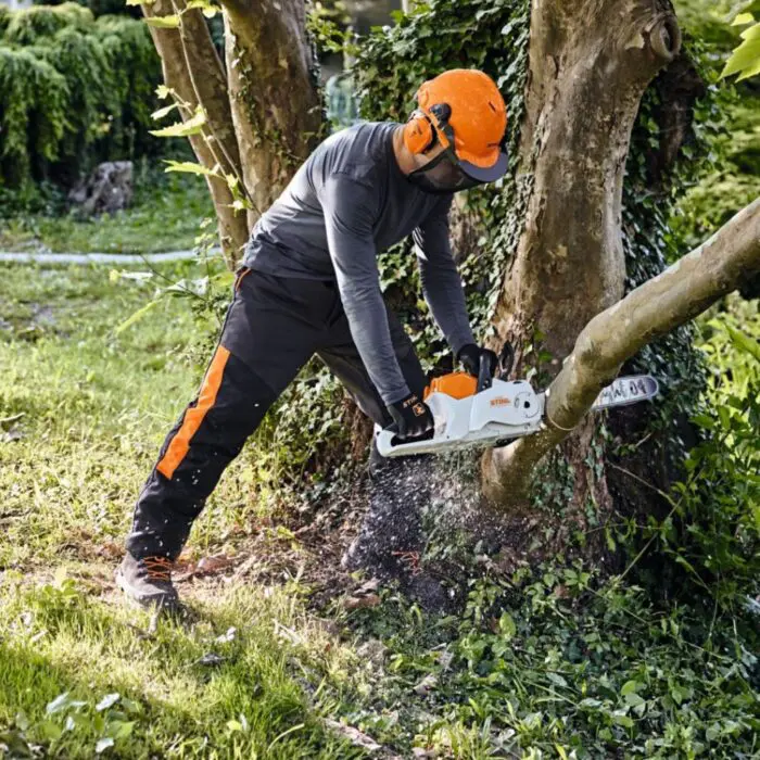 STIHL MSA 220 C-B Cordless Chainsaw (Shell Only) - Image 4