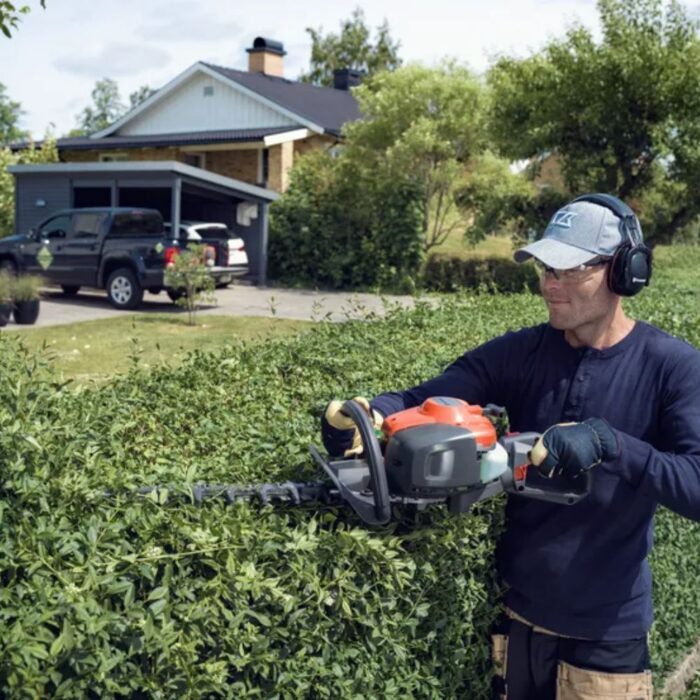 HUSQVARNA 322HD60 Petrol Hedge Trimmer - Image 2