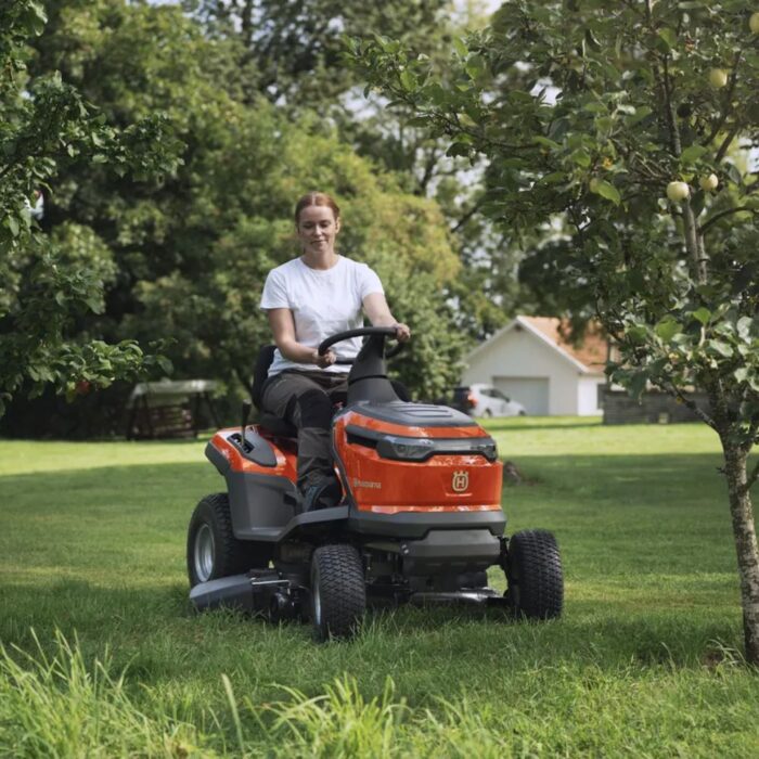 HUSQVARNA TS 100i Battery Garden Tractor - Image 4