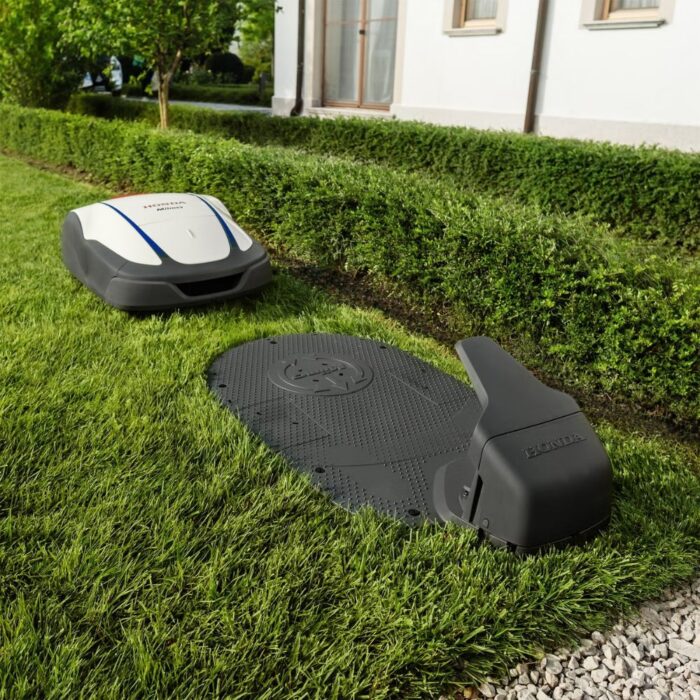 HONDA HRM4000BC-LIVE Robotic Lawn Mower - Image 3