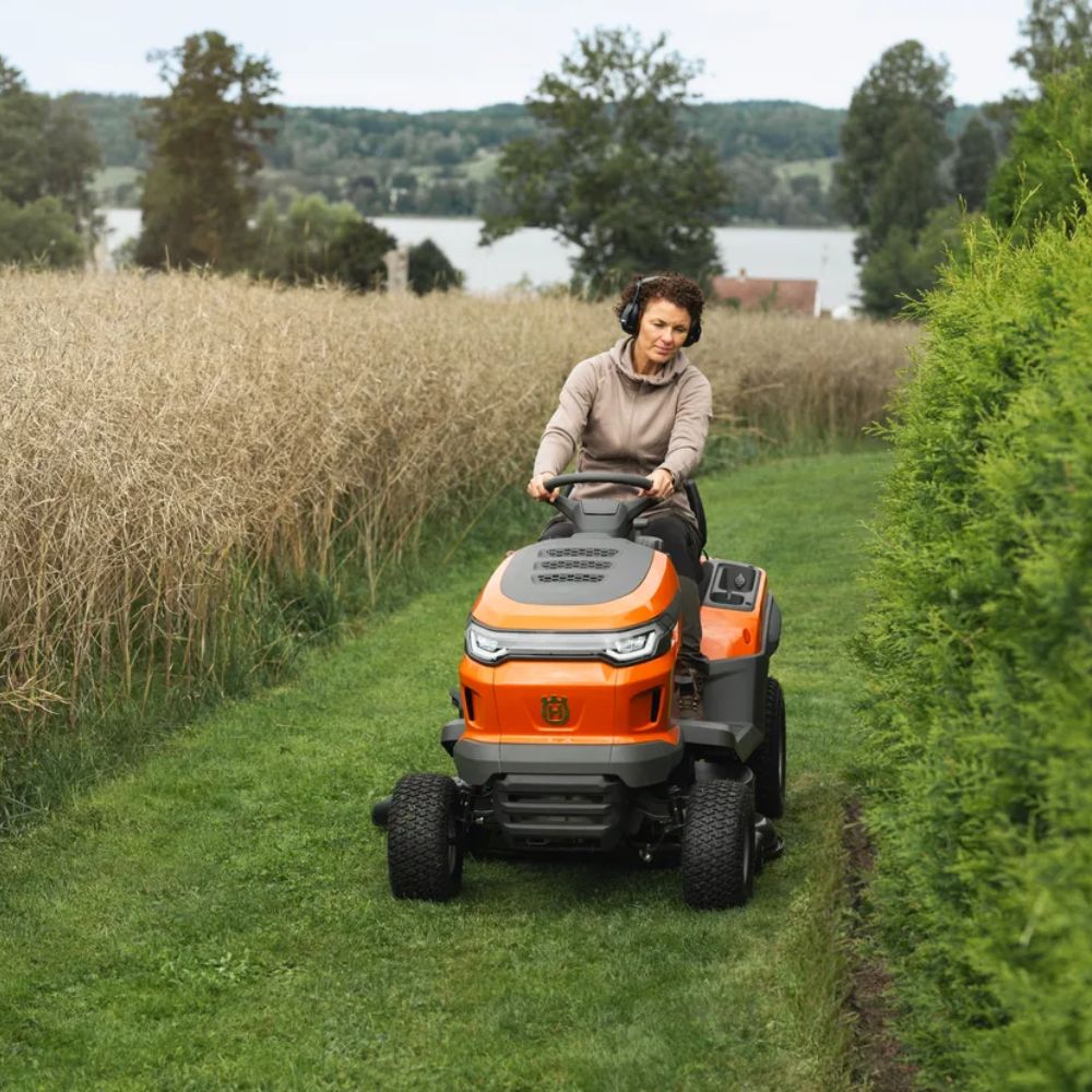 HUSQVARNA TS 215T Petrol Garden Tractor - Image 5