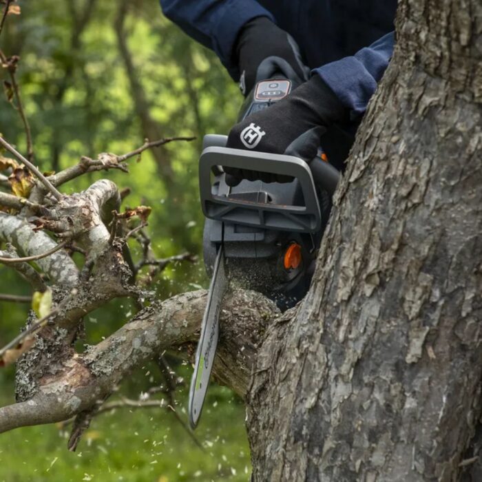 HUSQVARNA Aspire™ C15X-P4A Battery Chainsaw (Shell Only) - Image 4