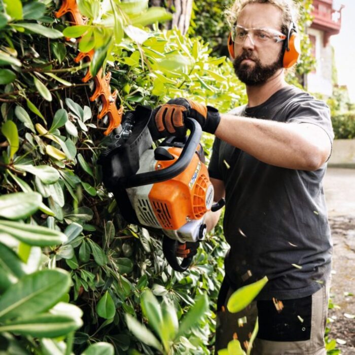 STIHL HS 82 T 30 Inch Petrol Hedge Trimmer - Image 3
