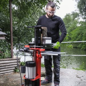 a man operating the AL-KO Easy LSV 5506 Electric Log Splitter