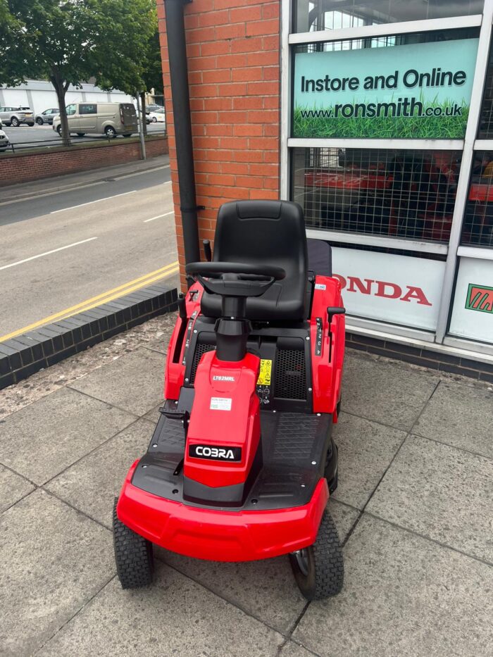 COBRA LT62MRL Petrol Lawn Tractor (2024) (secondhand) - Image 2