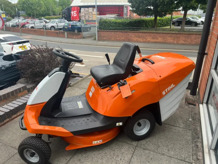STIHL RT4082 Ride-On Tractor (secondhand) - Image 2