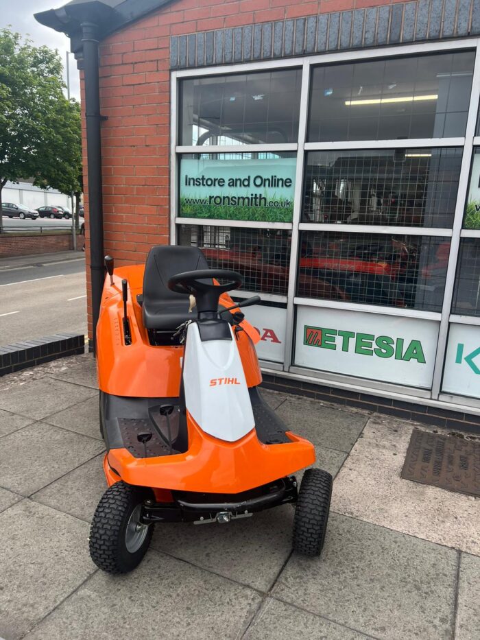 STIHL RT4082 Ride-On Tractor (secondhand) - Image 3