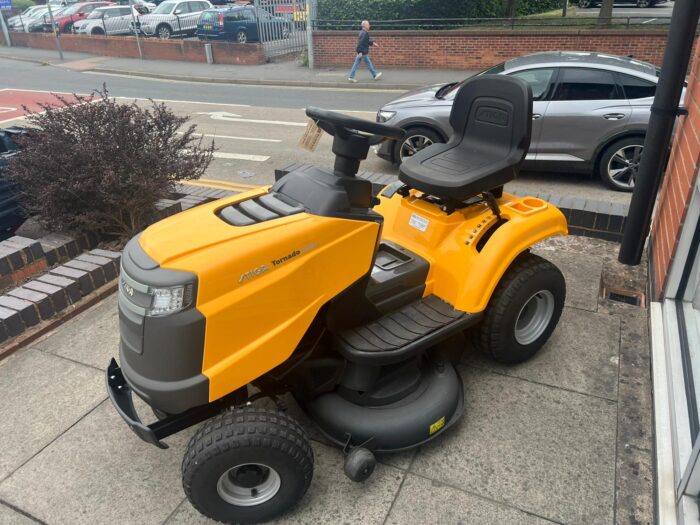 STIGA TORNADO 3108H Petrol Lawn Tractor (secondhand) - Image 2