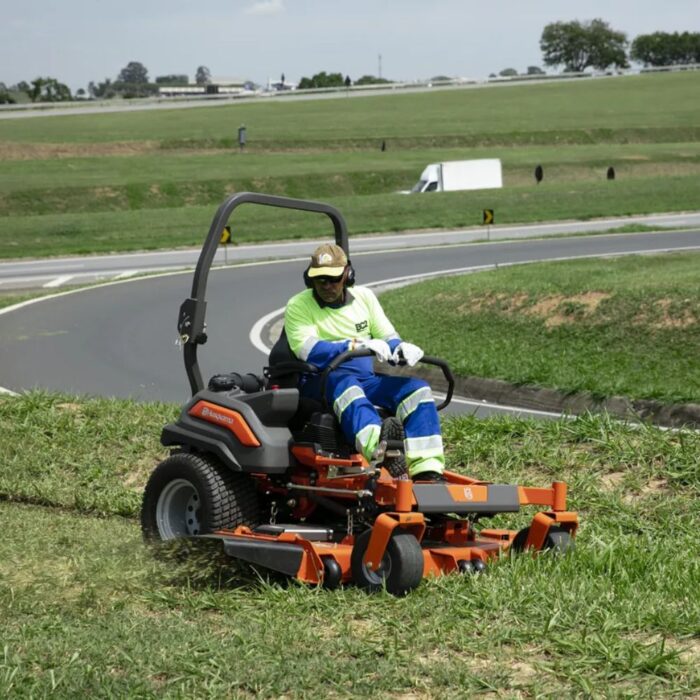 HUSQVARNA Z560X Zero-Turn Mower - Image 3