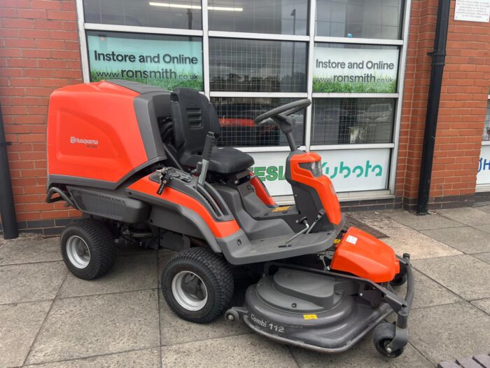 HUSQVARNA RC318 Ride-On Tractor + 112cm Combi Deck (secondhand)