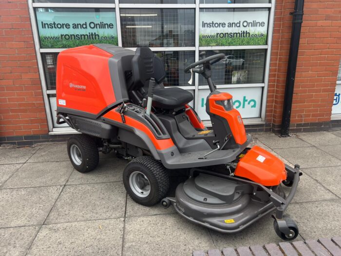 HUSQVARNA RC320T AWD Ride-On Tractor + 112cm Combi Deck (secondhand)