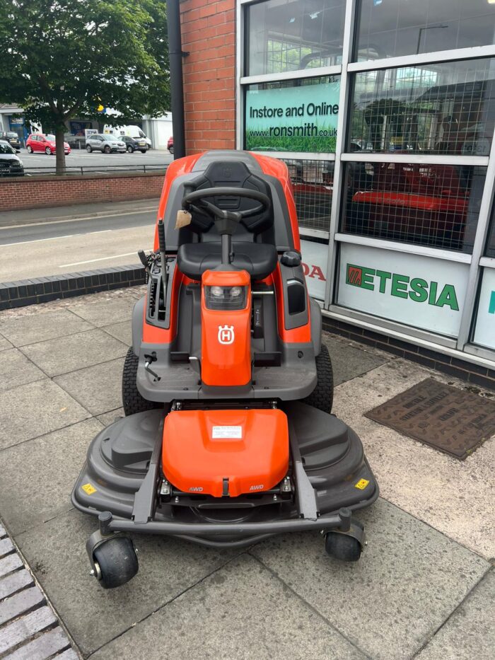 HUSQVARNA RC320T AWD Ride-On Tractor + 112cm Combi Deck (secondhand) - Image 3
