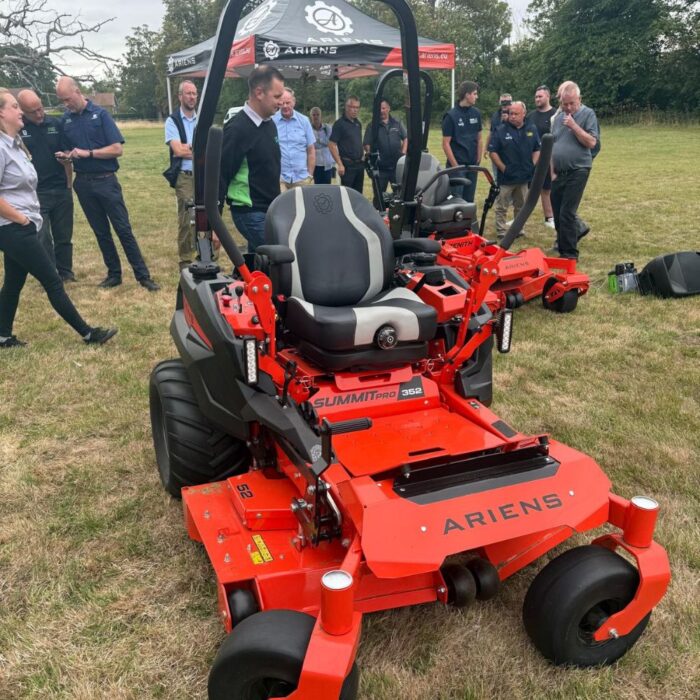 ARIENS SUMMIT PRO 352 Zero-Turn Mower - Image 2