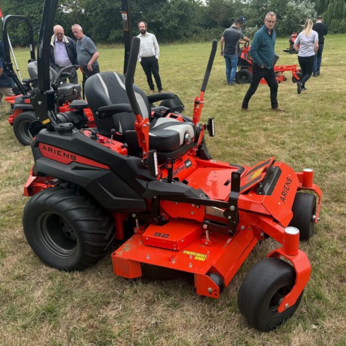 ARIENS SUMMIT PRO 352 Zero-Turn Mower - Image 3