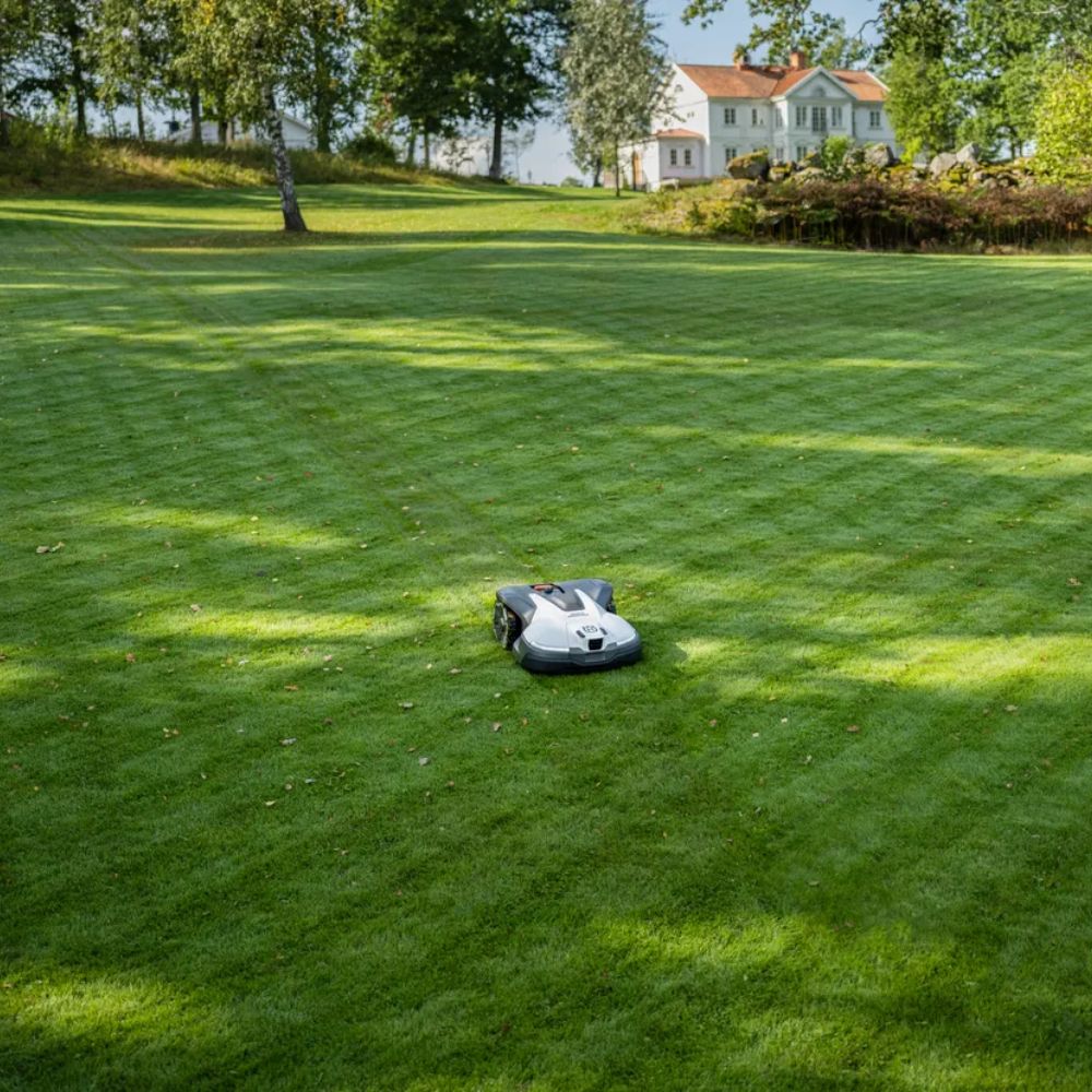 HUSQVARNA Automower® 450V NERA Robotic Mower With EPOS™ Plug-In (wire-free installation) - Image 4