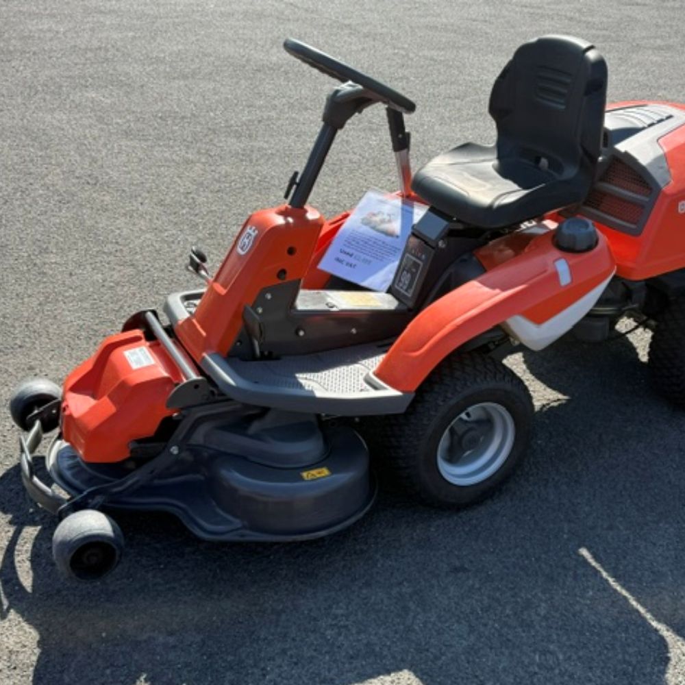 KUBOTA BX2350 60" Side Discharge Compat Tractor (Secondhand) - Image 2