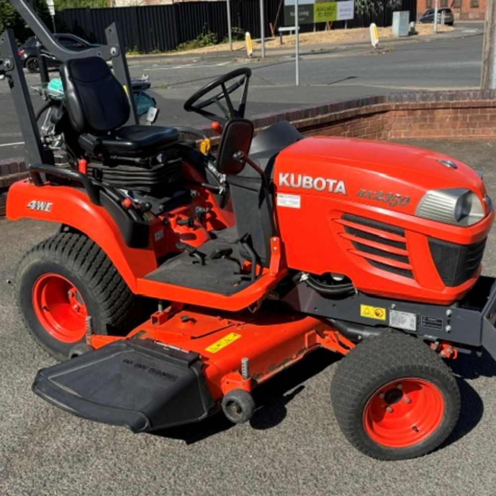 KUBOTA BX2350 60" Side Discharge Compat Tractor (Secondhand) - Image 2