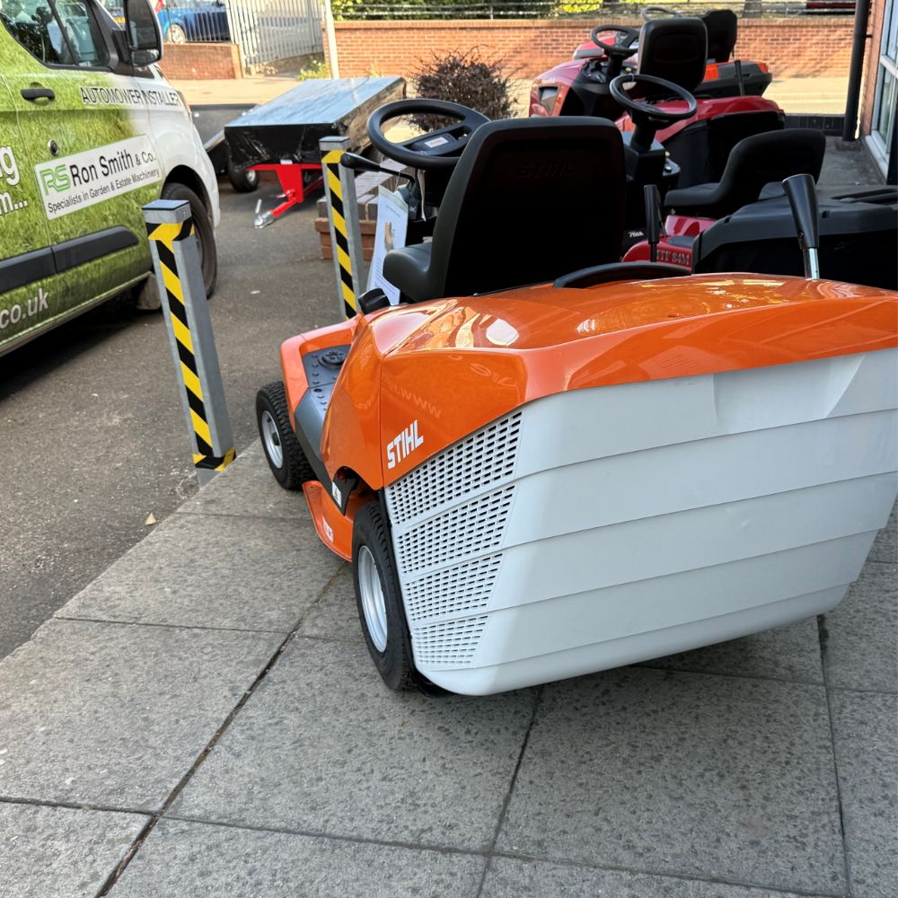 STIHL RT 4082 Petrol Lawn Rider (Secondhand) - Image 3