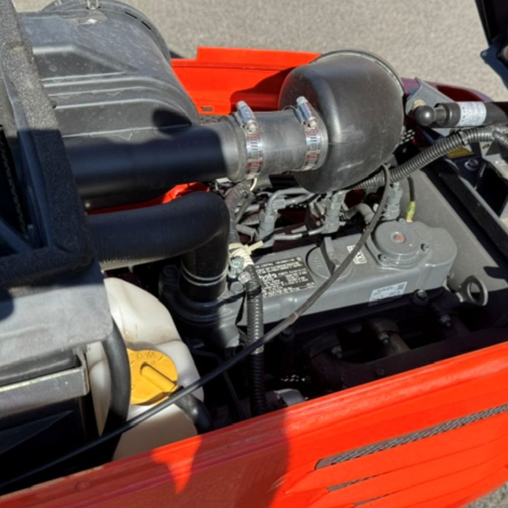 KUBOTA BX2350 60" Side Discharge Compat Tractor (Secondhand) - Image 4