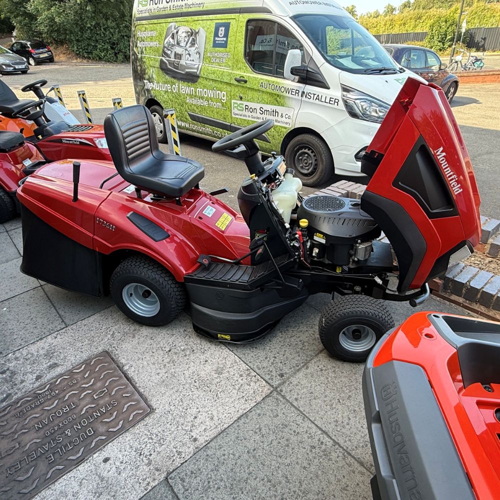 Mountfield 1736H Twin-Cylinder Lawn Tractor (Secondhand) - Image 4